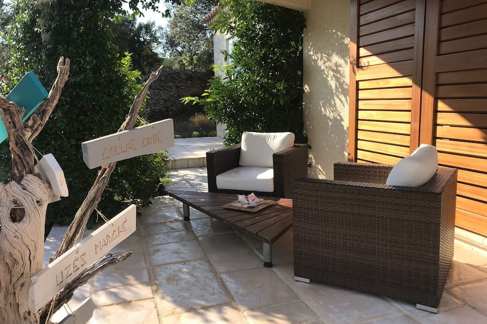 Charming house, ZEN atmosphere in the garrigue, Private heated pool & Jacuzzi - Castillon-du-Gard - Patio