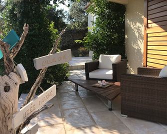 Charming house, ZEN atmosphere in the garrigue, Private heated pool & Jacuzzi - Castillon-du-Gard - Patio