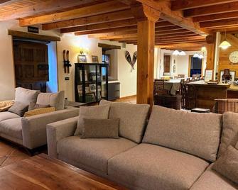 Your home in the Riaño Mountains - Burón - Sala de estar