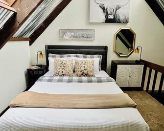 Charming Loft Cabin - Best Location Davis, Thomas, Canaan Valley. Cold Ac - Davis - Habitación