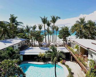 Red Coconut Beach Hotel - Boracay - Piscina