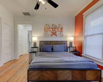 Charming Cooper-Young Flat in the Heart of Memphis - Memphis