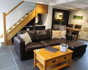 Trenwith Bridge Cottage - St. Ives - Living room