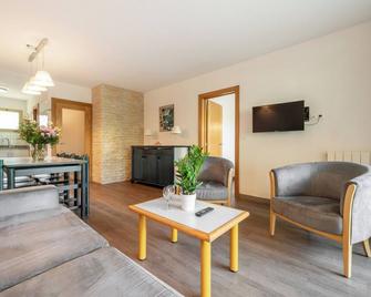 Les 15 Pins & La Mer -Your green getaway near sea & beach - Antibes - Olohuone