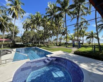 Beautiful Beachfront Casa Jenga - Esterillos Este - Piscina