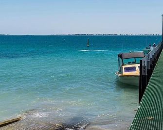 Longbeach Retreat, Beautiful Ocean Views At Your Fingertips - Port Kennedy - Praia