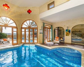 The Hamlet 3 Holiday Home - Għasri - Piscina