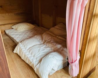 Challenge Base Yokana Guest House - Nakatane - Camera da letto
