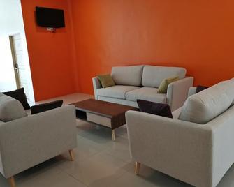 First Guest House Cheras - Balakong - Sala de estar