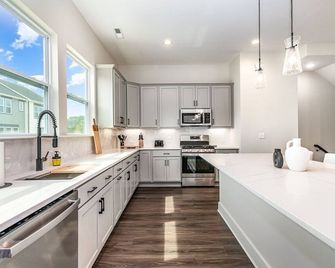 Uncc 4br | Pet-Friendly Stay - Charlotte - Cocina