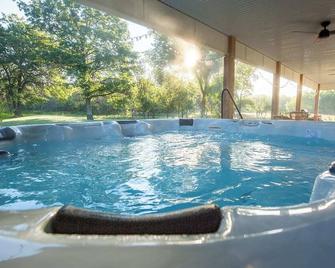 Broken Pitchfork Farm Retreat - Saint Croix Falls - Piscina