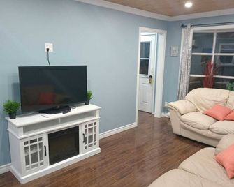 Windspire Inn - Saugeen Shores - Wohnzimmer