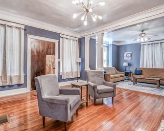 The Big Gray Hideaway - Memphis - Wohnzimmer