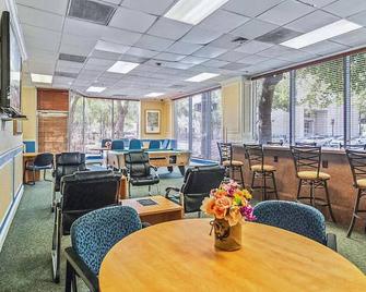 Downtown City View Loft - Jacksonville - Restaurant