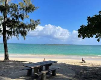 Cool retreat at the entrance to Lanikai-Very Close to Beach-3 Primary Bedrooms - Kailua - Beach