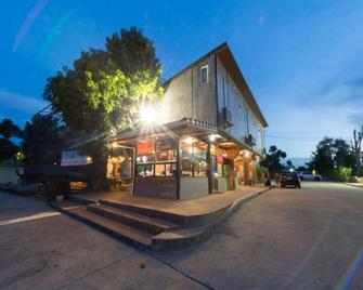 Riverpool Resort - Kanchanaburi - Building