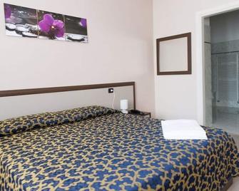 Locanda San Fiorenzo - Fiorenzuola d'Arda - Schlafzimmer