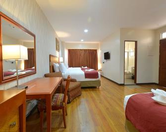 Royal Suites Condotel - Pueblo de Calivo