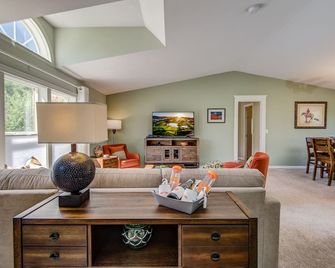 Beautiful Sedona Thunder Mountain Cottage, Peaceful Setting, Relax, Enjoy The Views-Tranquil! - Sedona - Pokój dzienny