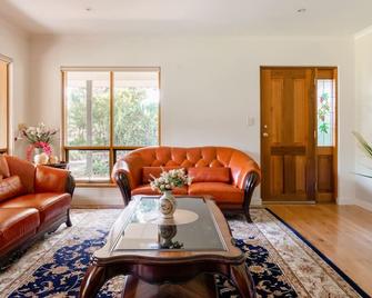 Cozy House In The Vineyard - Hahndorf - Living room
