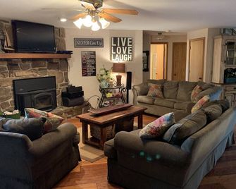 Secluded Beaver Lake Waterfront With Private Swim Dock ~ Lakehouse Sleeps 14 - Garfield - Sala de estar