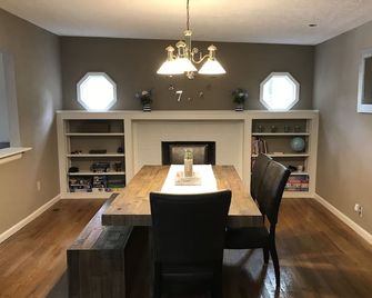 Amazing Lakefront House with all the Amenities! - Monticello - Comedor
