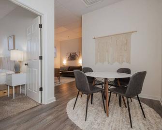 The Awesome Abode- 2 bedroom apartment - Martinsburg - Essbereich