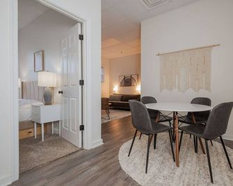 The Awesome Abode- 2 bedroom apartment - Martinsburg - Essbereich