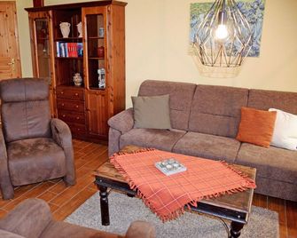 Ferienhaus Sabine mit Kamin und So - Ostseebad Baabe - Huiskamer