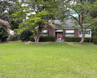Welcome to Nana's House - Centrally Located & Pet Friendly! - Goldsboro