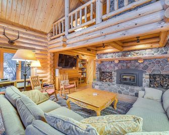 Lakefront Cabin w/ Sauna & Dock in Webster! - Webster - Living room