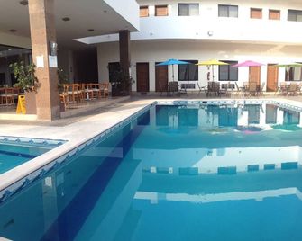 Hotel Tres Soles - Madero - Pool
