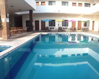 Hotel Tres Soles - Madero - Zwembad