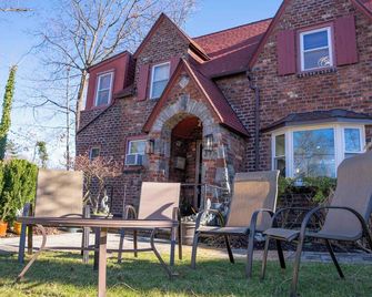 African Oasis Luxury Inn at the Gallery - Mount Vernon