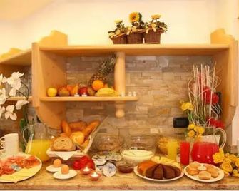 Hotel Garni Pra Fiorì - קאנאזיי - בופה