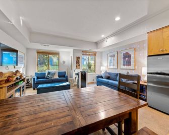 Palisades Tahoe Lodge Rentals Studio #110 - Olympic Valley - Phòng khách