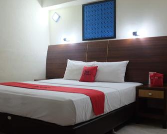 RedDoorz Plus near Senen - Yakarta - Habitación