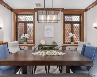 The Heights Hideaway a Stylish & Spacious Retreat - San Luis - Comedor