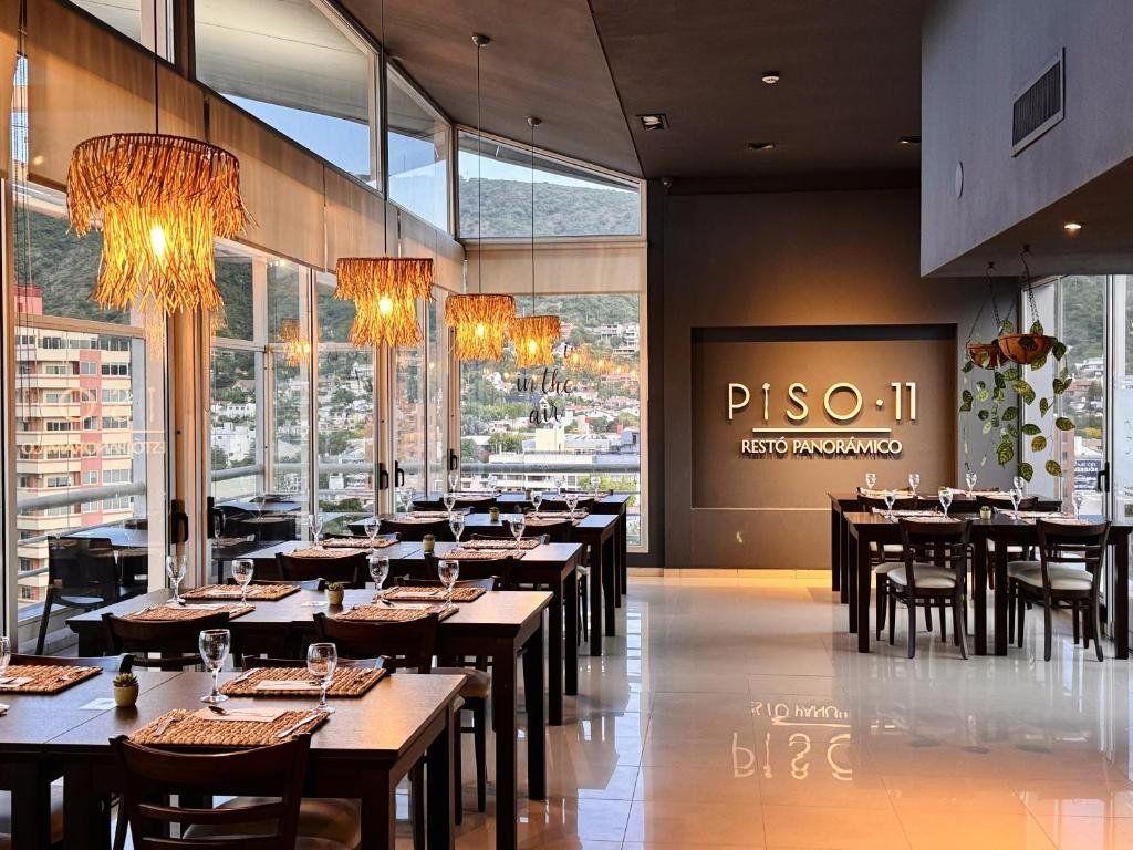 أميريان كارلوس باز