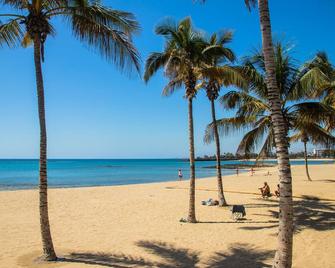 Casa Juana a 50 metros la playa del Reducto y wifi free - Arrecife - Strand