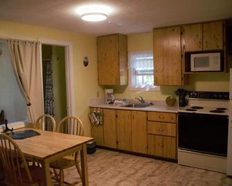 3 Stars Cottage - Forest & Lake Pei Cottages - Kozy Corner -1 Bedroom - Murray Harbour - Cocina