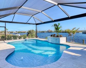 New listing - Amazing new 3beds/3baths Gulf access villa w. heated pool and outdoor kitchen! - Matlacha - Piscina
