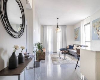 Comfortable and new flat in city center - Jerusalem - Living room