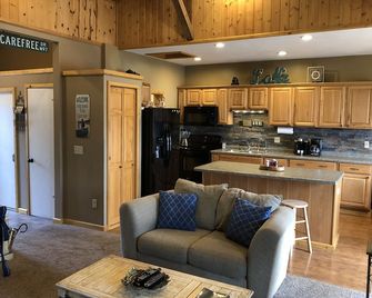 Relaxing Waterfront Home on Elm Island Great Fishing on Lake Tichigan/Fox River - Waterford - Cocina