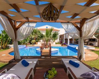 Eva Villa, Pool & Whirlpool, Bbq, Playground & Ping Pong - Achlades - Piscina