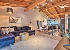 Contemporary Mountain Retreat - Walk to Slopes! - Mammoth Lakes - Huiskamer