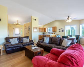 River Ranch - Hood River - Living room