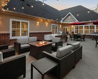 Residence Inn by Marriott Minneapolis St. Paul/Roseville - Roseville - Binnenhof
