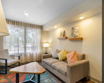 Extended Stay America Suites - Tampa - Northeast - Tampa - Wohnzimmer