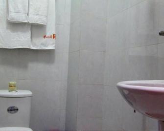 Loc Mai Hotel - My Tho - Bathroom